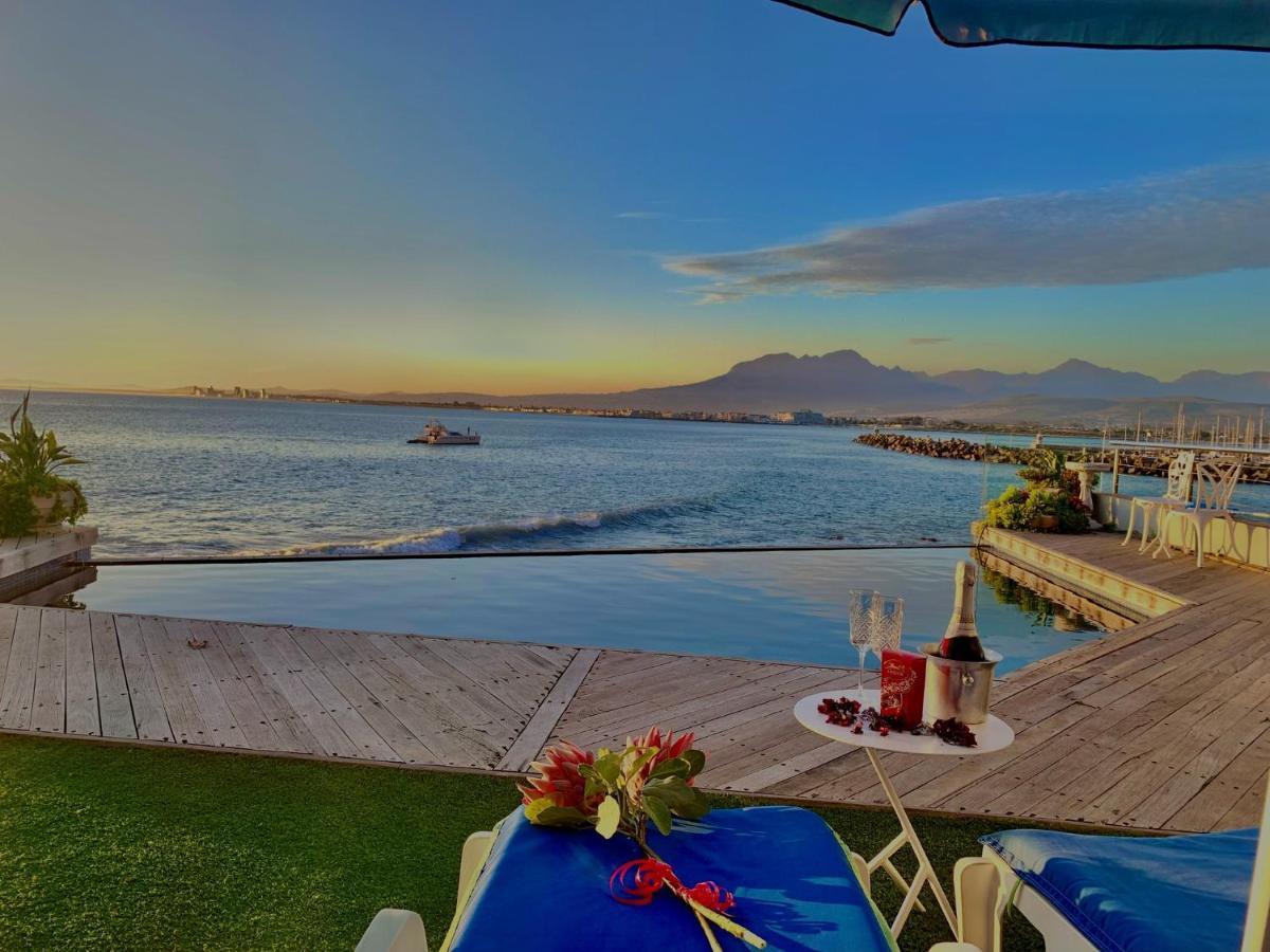 185 On Beach Boutique Suites Gordons Bay Exterior photo