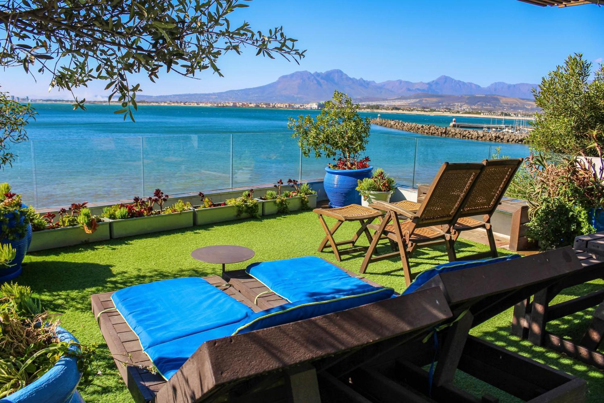 185 On Beach Boutique Suites Gordons Bay Exterior photo